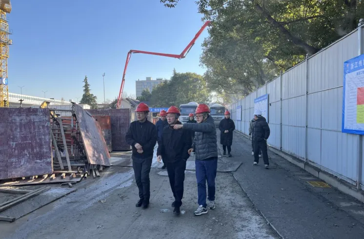 校党委书记韦国潭深入融创基地项目建设现场视察工作
